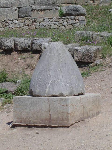 80_delphi_site_navel.jpg (large)